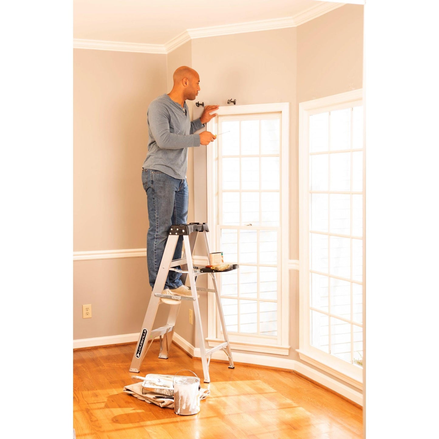 4' Aluminum Step Ladder, 250-lb Capacity