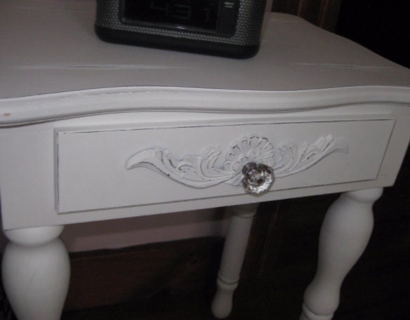 Distressed Finish White End Table, Antique Telephone Table, 1-Drawer Nightstand, Coffee Table for Living Room, Porch, Hallway, 28" High