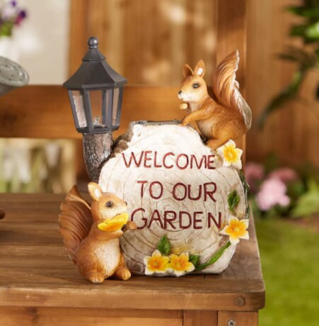 Garden Squirrel Solar Powered Light, Weatherproof Outdoor Statue, Outdoor Animal Figurines, Patio, Lawn, Yard, Housewarming Christmas Gift