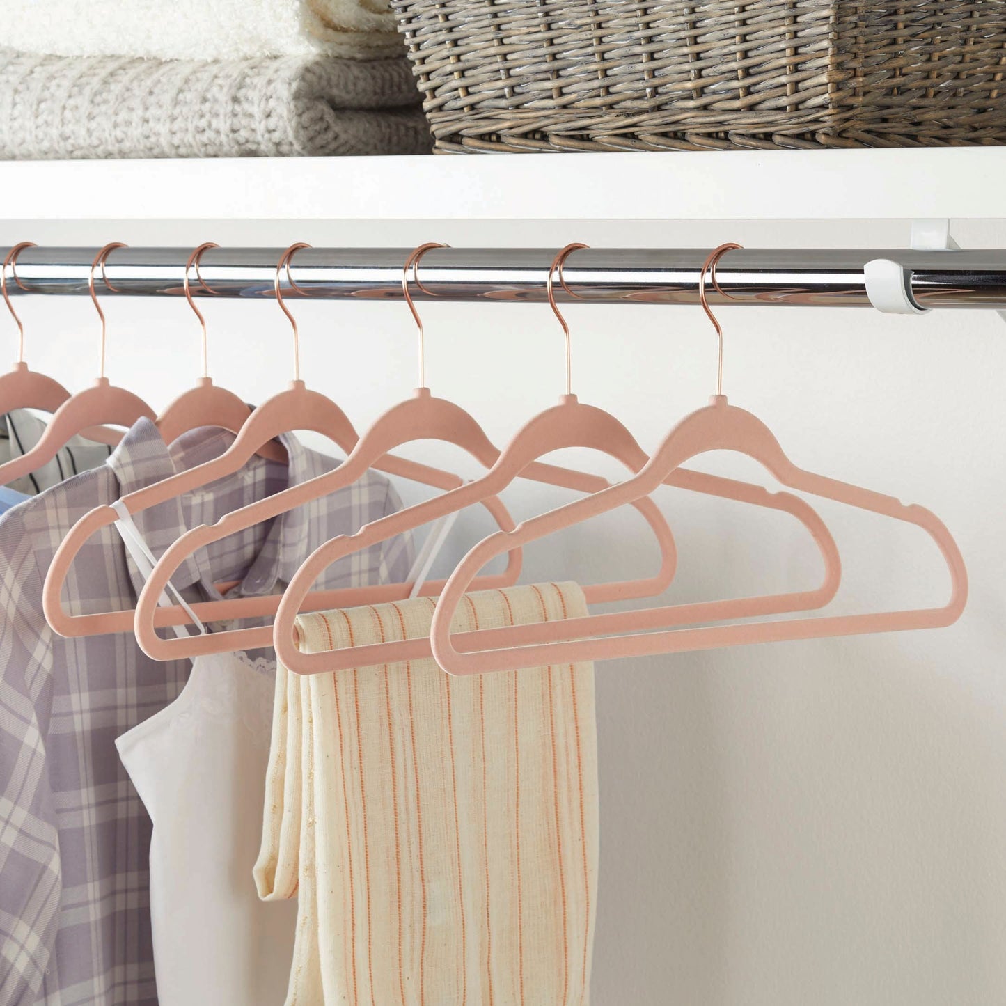 Non-Slip Velvet Clothes Hangers, 100 Pack, Pink