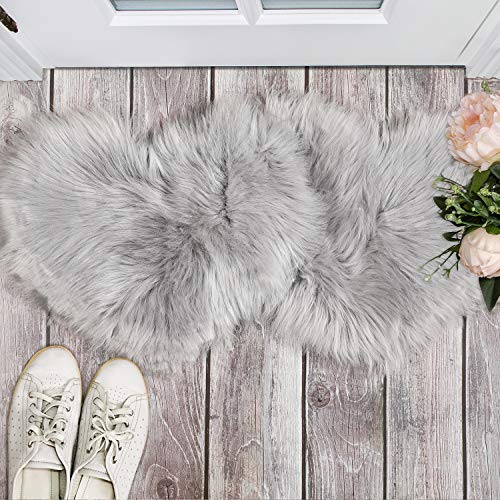 2 Pieces Fluffy Faux Sheepskin Area Rug Heart Shaped, 12 x 16 Inch