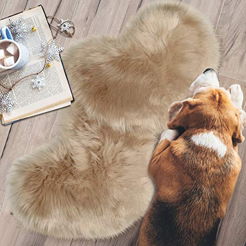 2 Pieces Fluffy Faux Sheepskin Area Rug Heart Shaped, 12 x 16 Inch