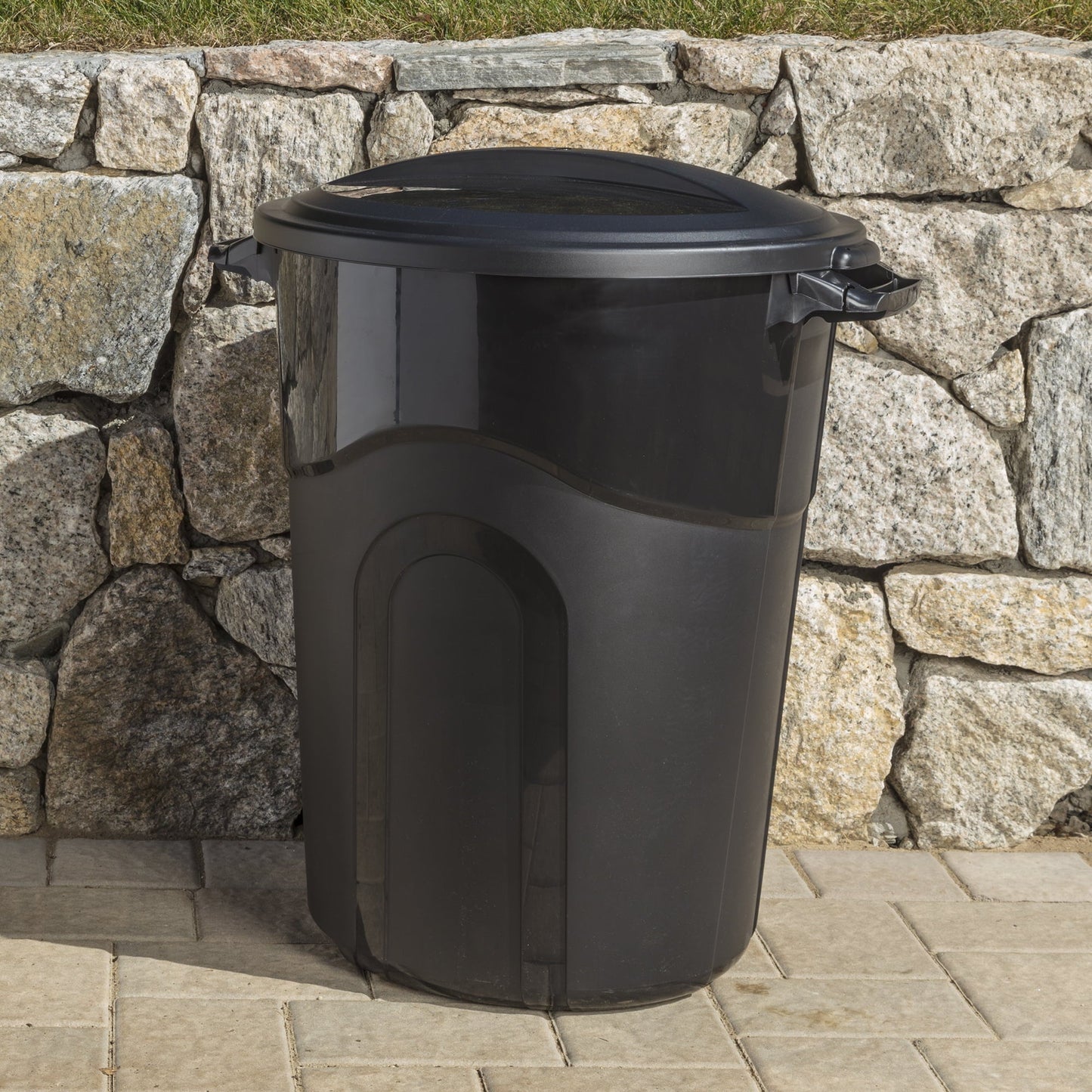 32 Gallon Injection Molded Trash Can - Black