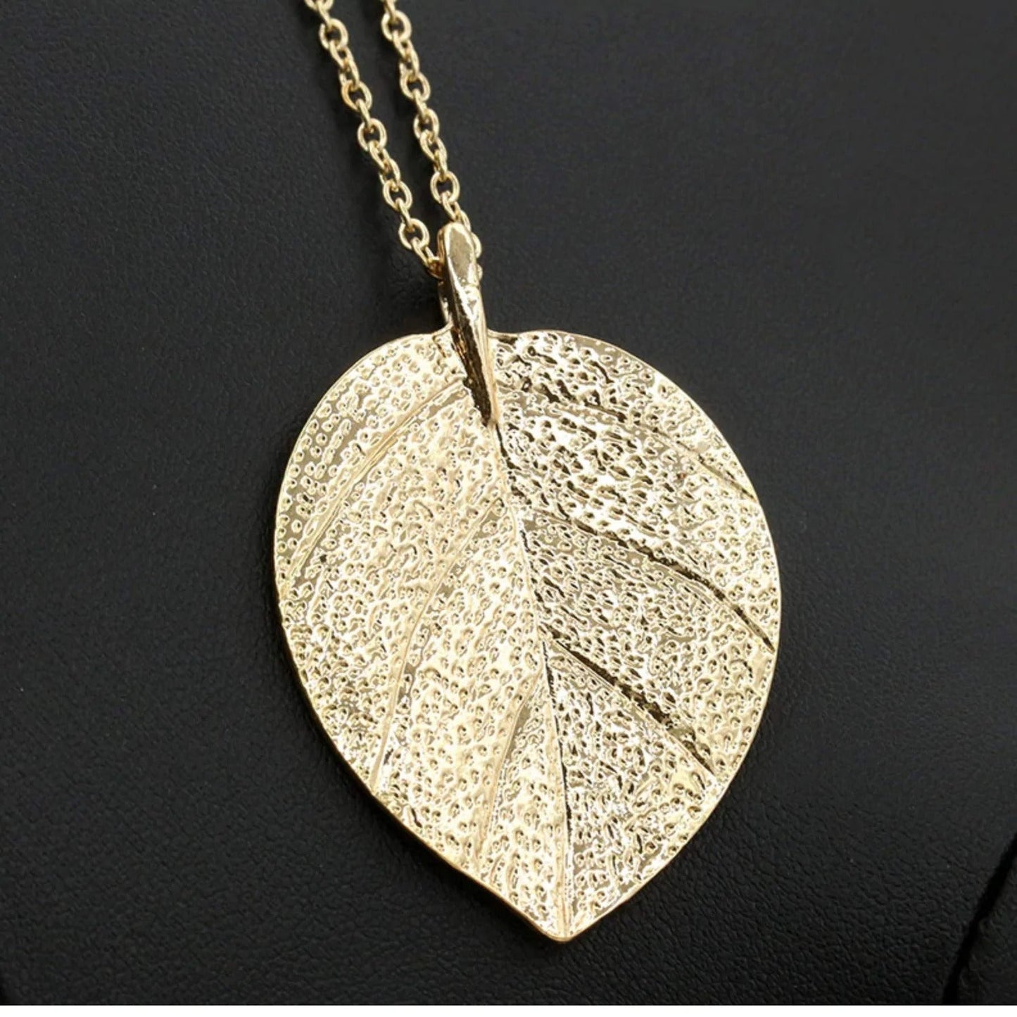 Long Chain Special Leaf Pendant Necklace for Women