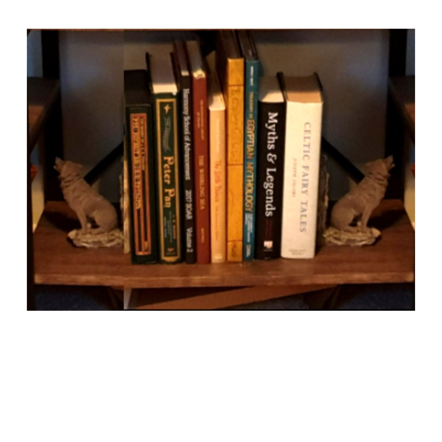 Howling Wolf Bookends | Perfect for Bookshelf, Kids Room, Office or Desk | Modern Art Animal Collectibles and Home Decor