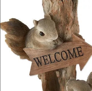 Friendly Squirrels Solar Powered Garden Lights, Decorative Lamp for Patio Yard Garden Pathway Walkway Christmas, Welcome Sign Decor,